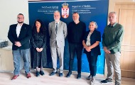 Čelnici sindikata novinara pozivaju na prekid nesigurnog rada u javnim medijima kod ministra informisanja Čelnici sindikata novinara pozivaju na prekid nesigurnog rada u javnim medijima kod ministra informisanja